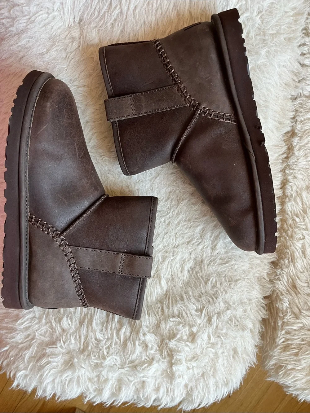 UGG Men’s Brown Australia Classic Mini Stitch Sz 8